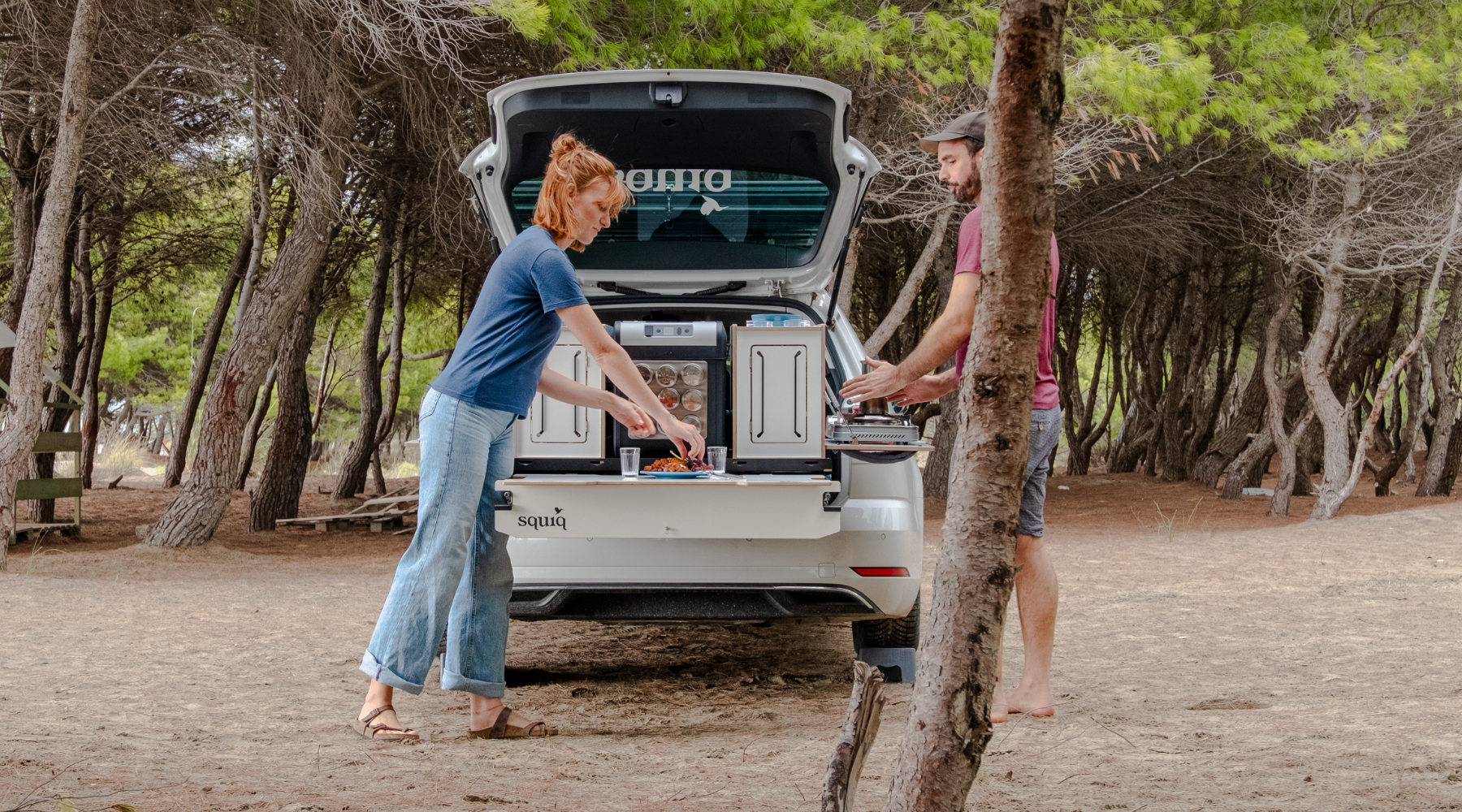 SQUIQ Kofferraumauszug mit integrierter Campingküche und ausziehbaren Campingboxen