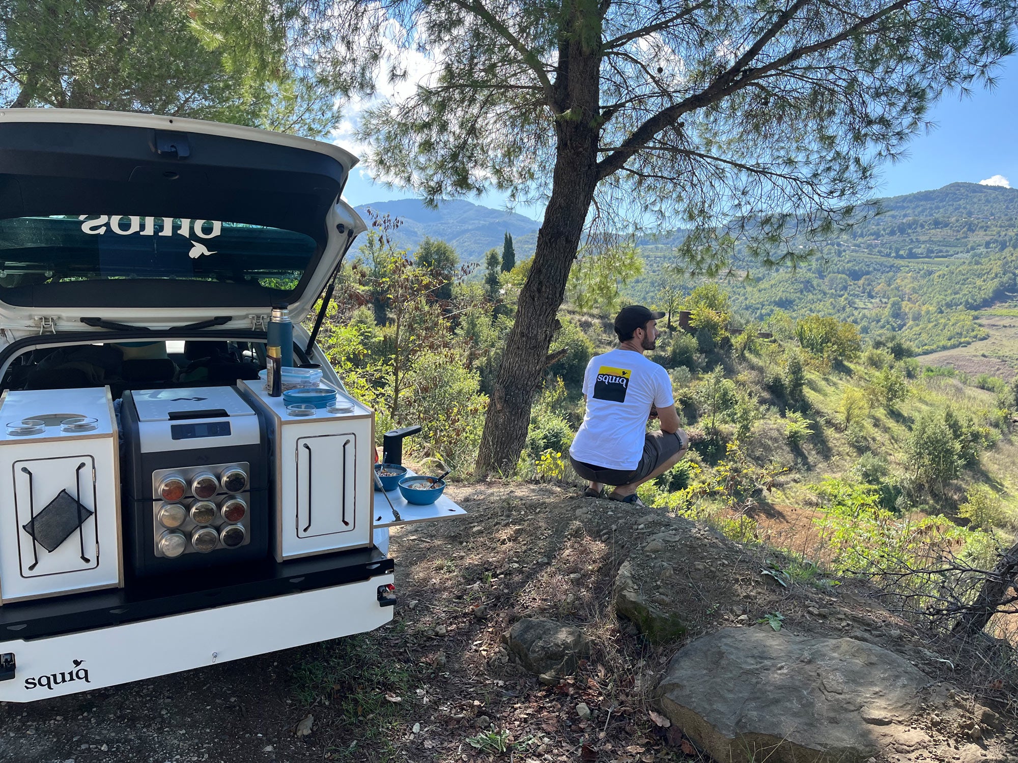 Campinigerlebnis mit dem Heckauszug squiq-Traveler mit Heckküche und Campingbox