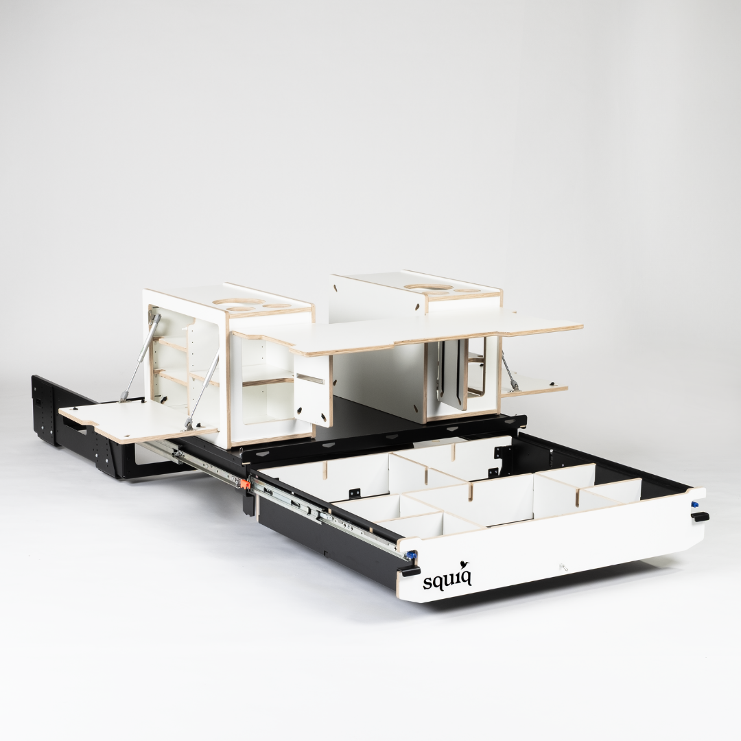 SQUIQ Heckauszug mit Schubladen, Campingboxen, Ablageflächen und Stehtisch-Funktion im SUV