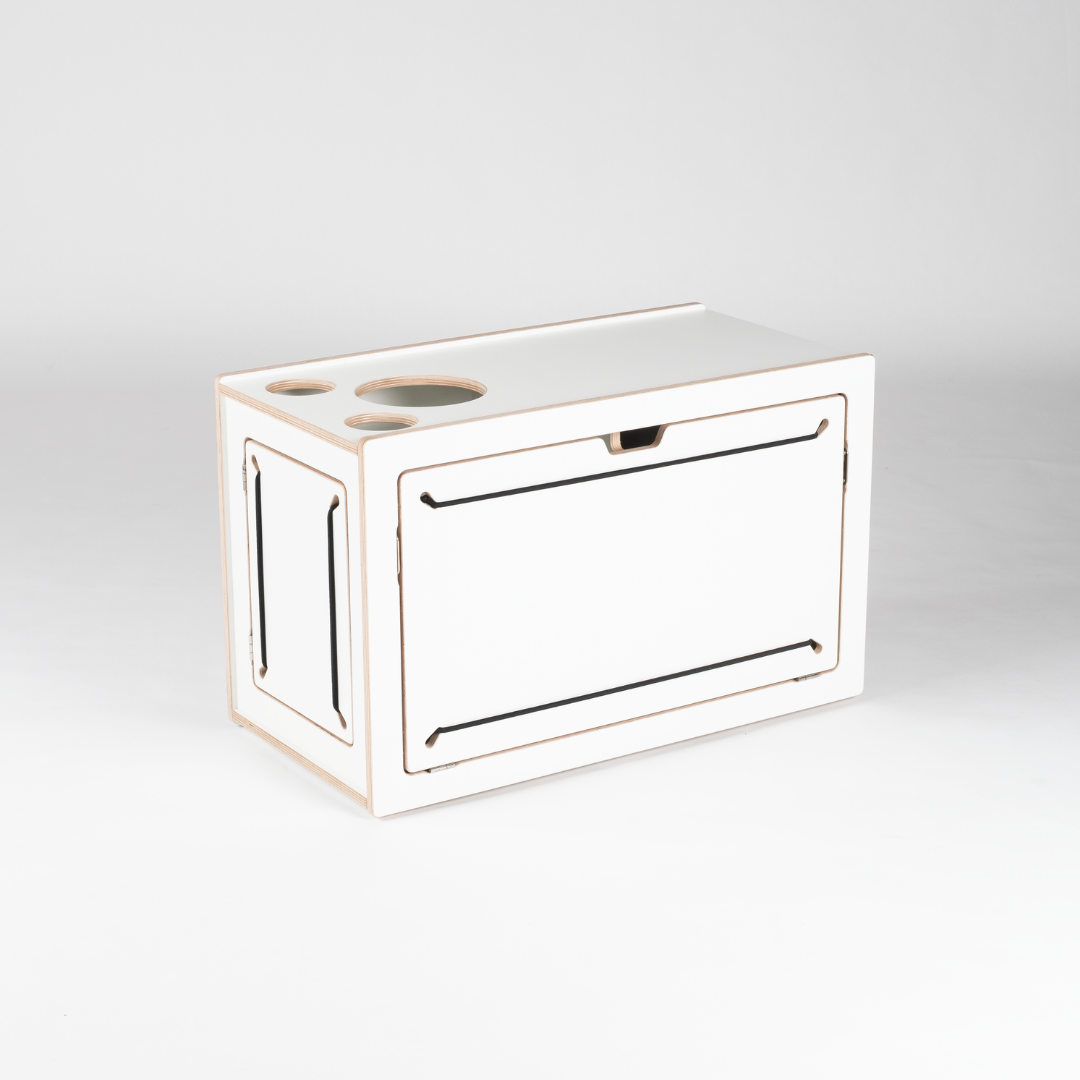 Gesloten SQUIQ campingbox voor het uitschuifsysteem in de hoge dakcombi met uitfrezingen voor kommen en glazen