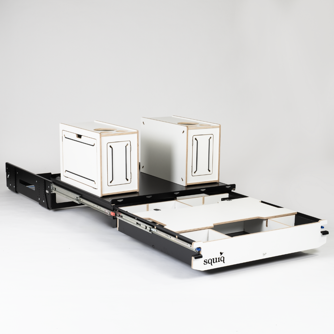 dubbel uitschuifsysteem met laden, campingboxen en eettafelfunctie voor stationwagon van SQUIQ