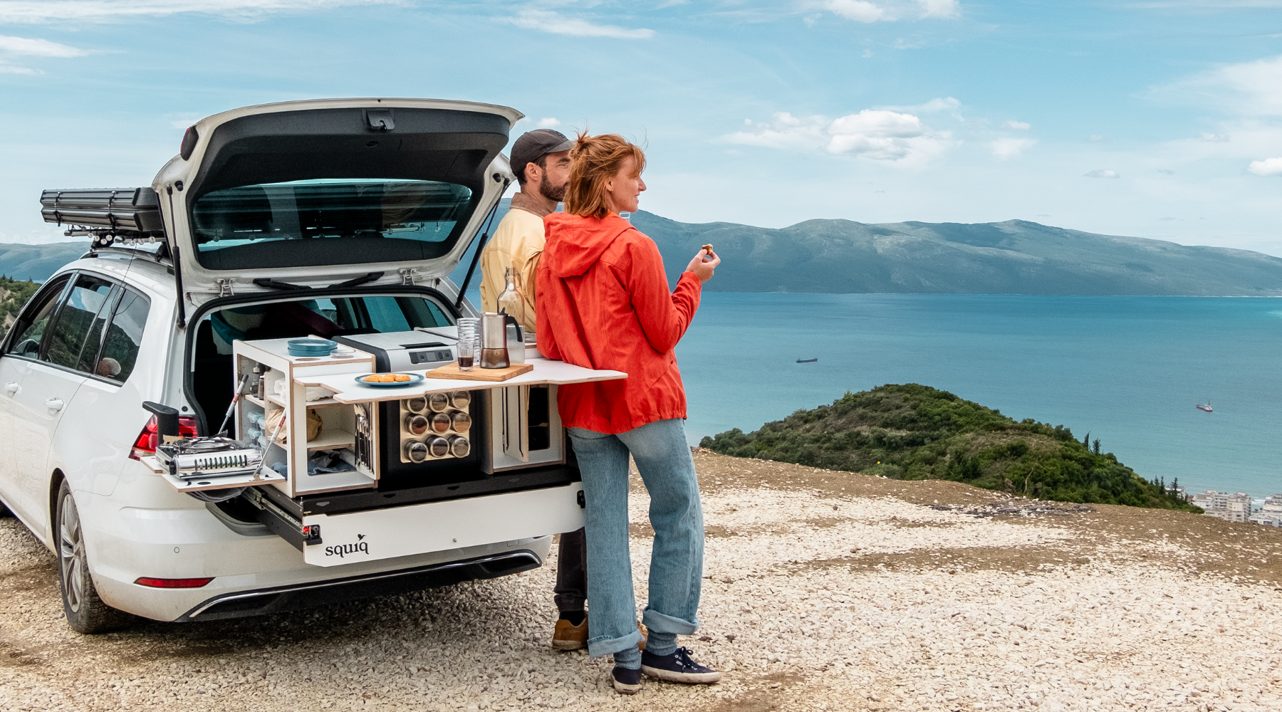 Modularer Camping-Kofferraumauszug von squiq mit abnehmbaren Campingboxen für Kombi, SUV, Hohdachkombi und Van