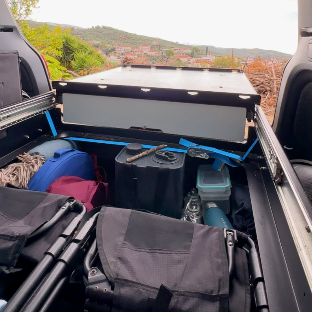 Kofferraum Auszug mit Stauraum und ausziehbarem Ladeboden als Kofferraum Transportsystem im Auto