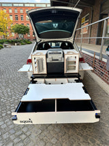 Doppelter Auszug im Skoda Octavia mit Campingbox und Kühlbox als modularer Kofferraumauszug für Kombi mit Dachzelt