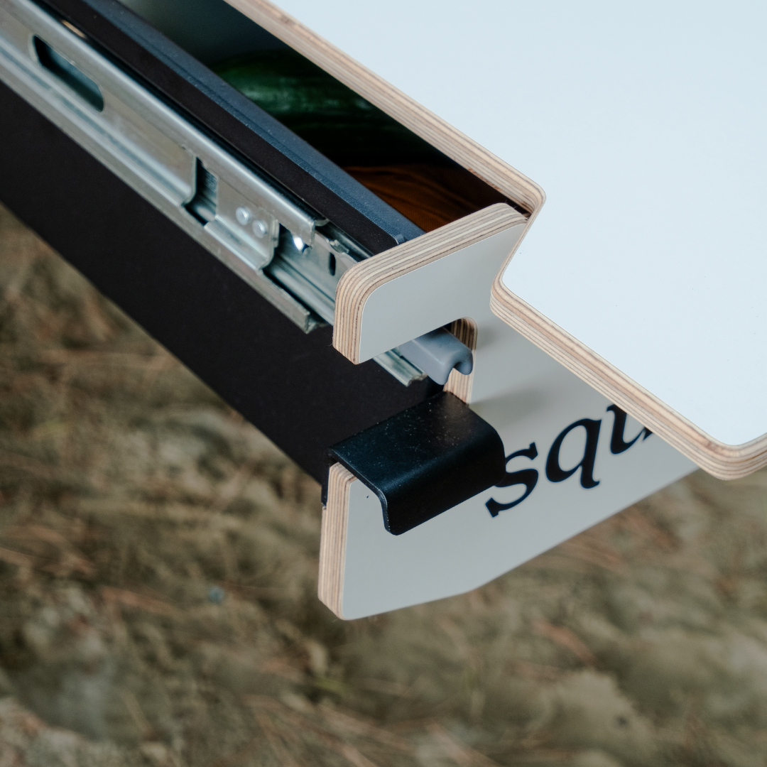 Detailweergave van de squiq campingmodule voor mini-camper ombouw met uitschuifsysteem