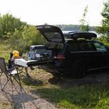 SQUIQ Kofferraumauszug im VW Golf Alltrack mit Outdoorküche – modularer Heckauszug für Kombis mit Dachzelt