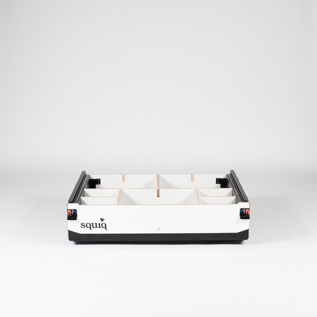 SQUIQ campingbox voor SUV met ladenverdeling in het uitschuifsysteem