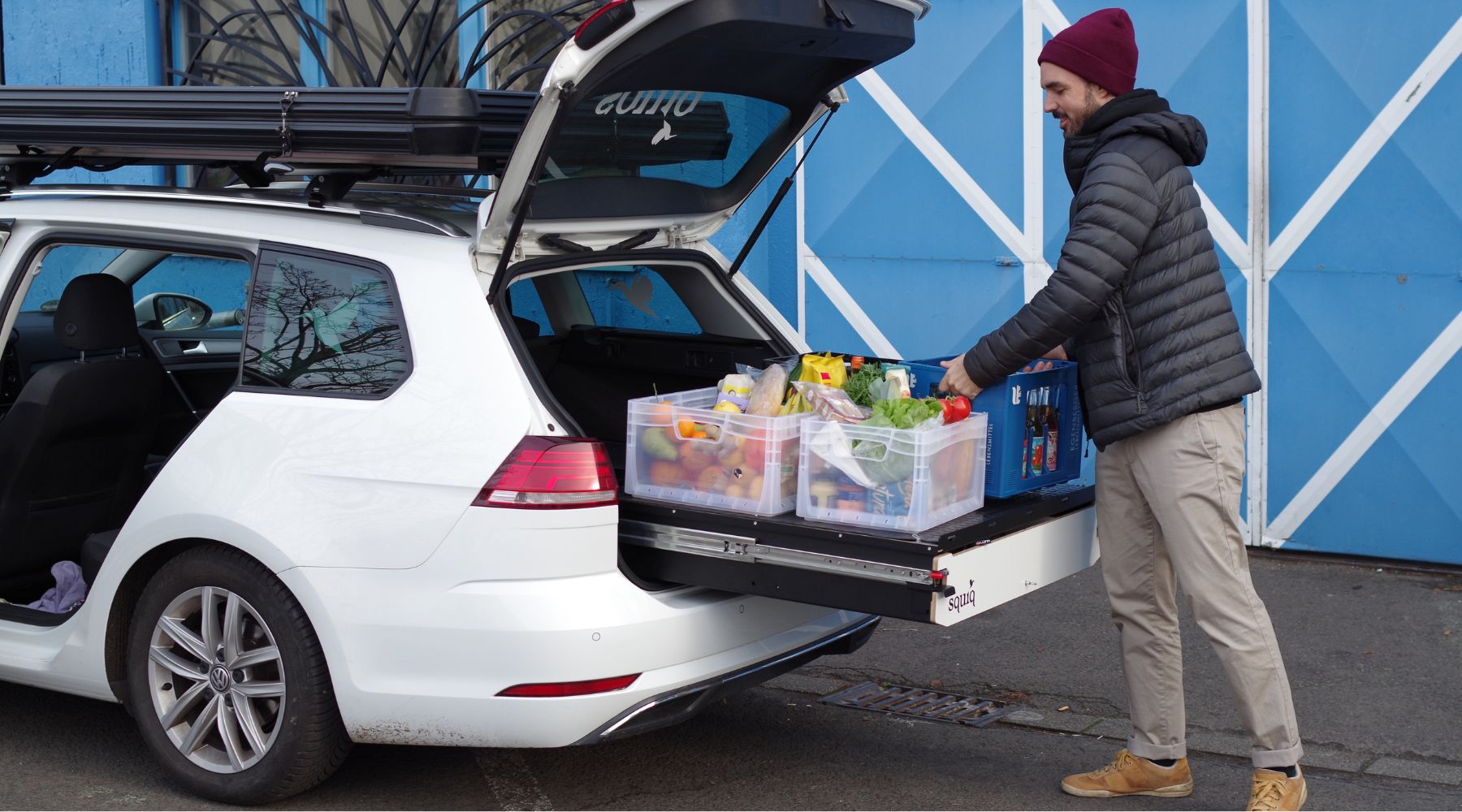 squiq-Traveler Camping-Kofferraumauszug im Alltag mit Euroboxen - Heckauszug mit Schwerlastauszug in einem Kombi